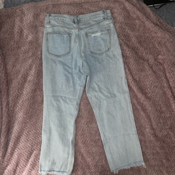 Light wash, distressed jeans, size 25 - Picture 6 of 8